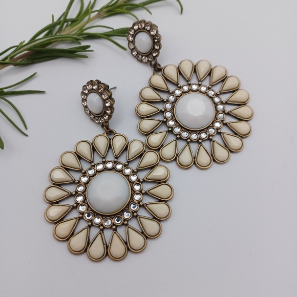 Vintage Avon Large Flower Earrings - Picture 6 of 8